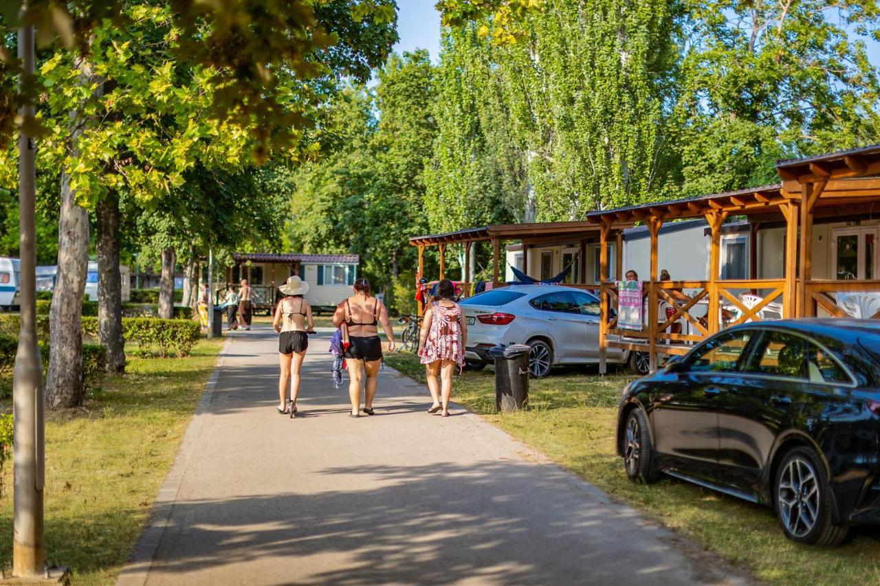 Balatontourist Fuered Camping & Bungalows バラトンフレド エクステリア 写真
